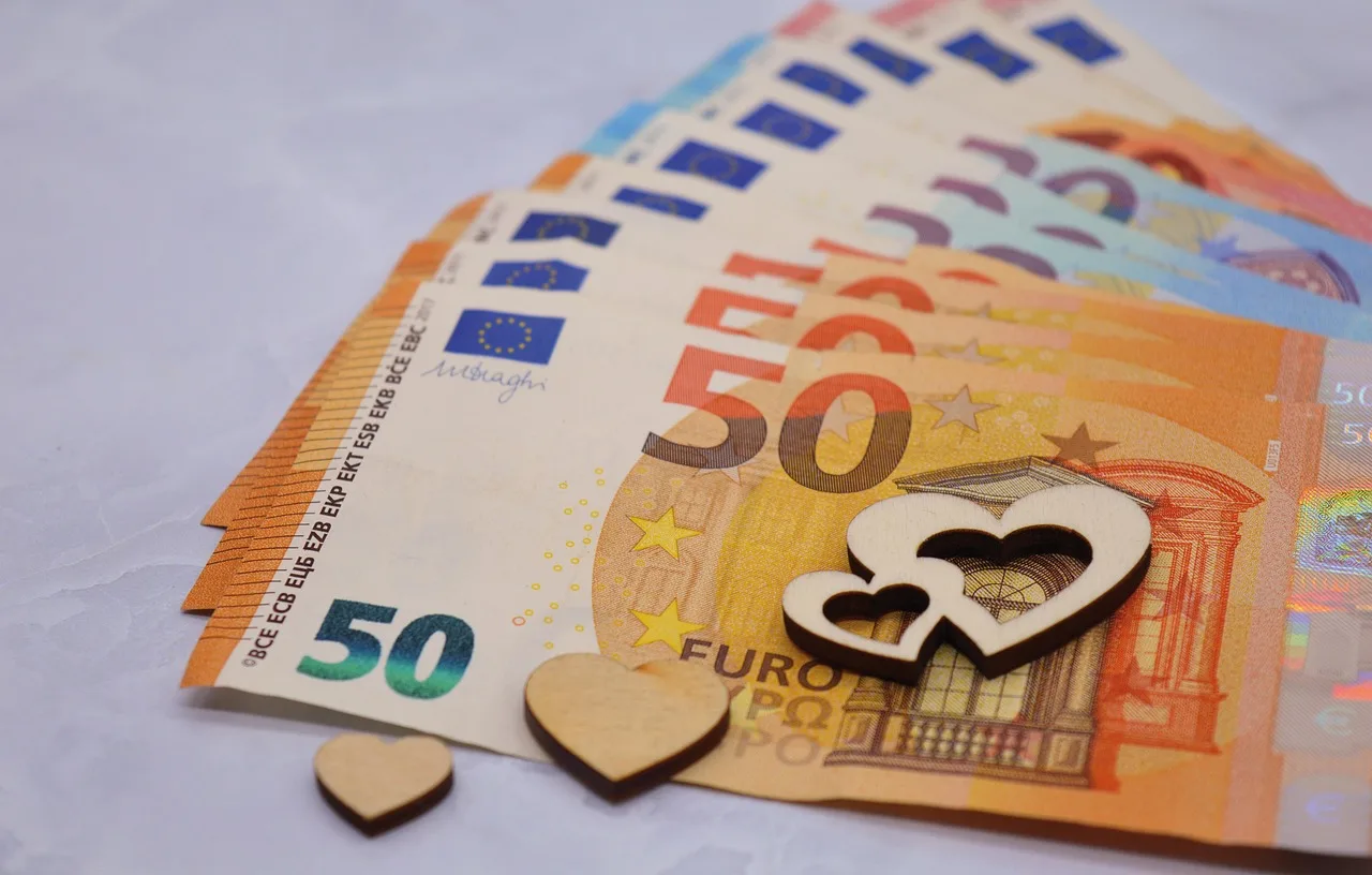 money, hearts, love for money, inflation, banknotes, euro, currency, finance, cashbox, cost, inflation rate, price increase, rising costs, pay, cash, expensive, seem, funds, buy love, money, money, money, inflation, inflation, inflation, inflation, inflation, euro, euro, inflation rate, inflation rate, price increase, price increase